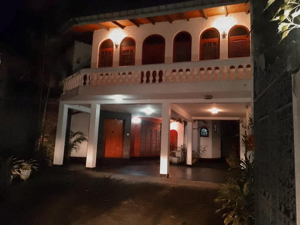 Ceylon Travel And Stay Lodge Battaramulla Zewnętrze zdjęcie